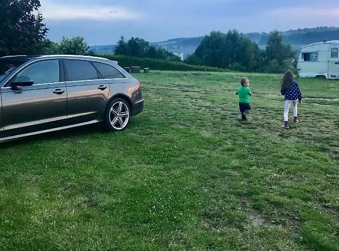 农家乐 Nad Jeziorem Silickim Ilinscy *